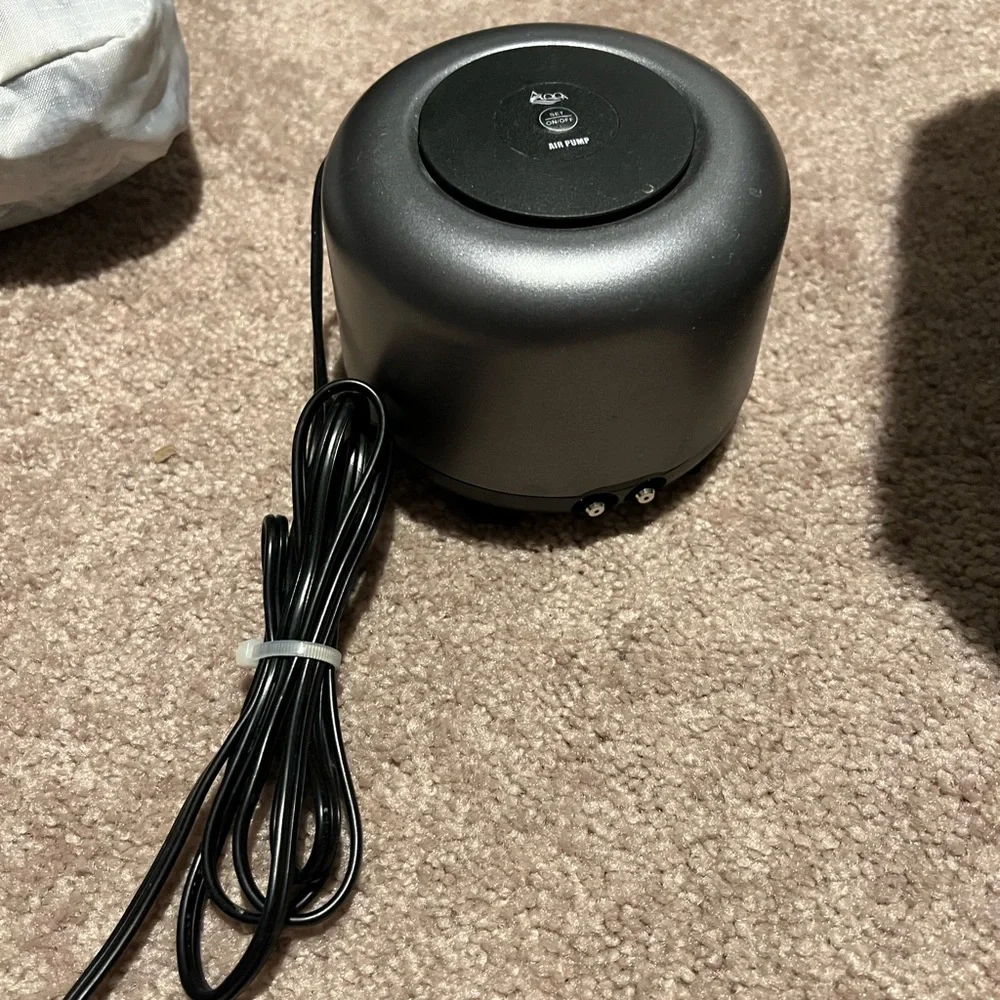 Dual outlet air pump for fish tank/aquarium