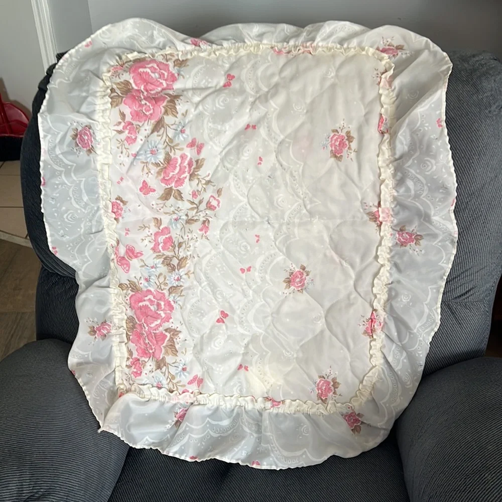 Set: 2 standard pillow cases & 1 comforter: white, pink flowers and butterflies