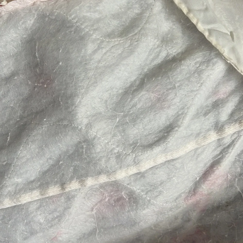 Set: 2 standard pillow cases & 1 comforter: white, pink flowers and butterflies