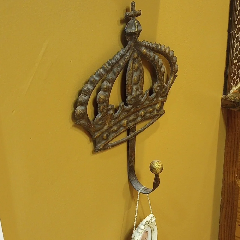 Crown Hook