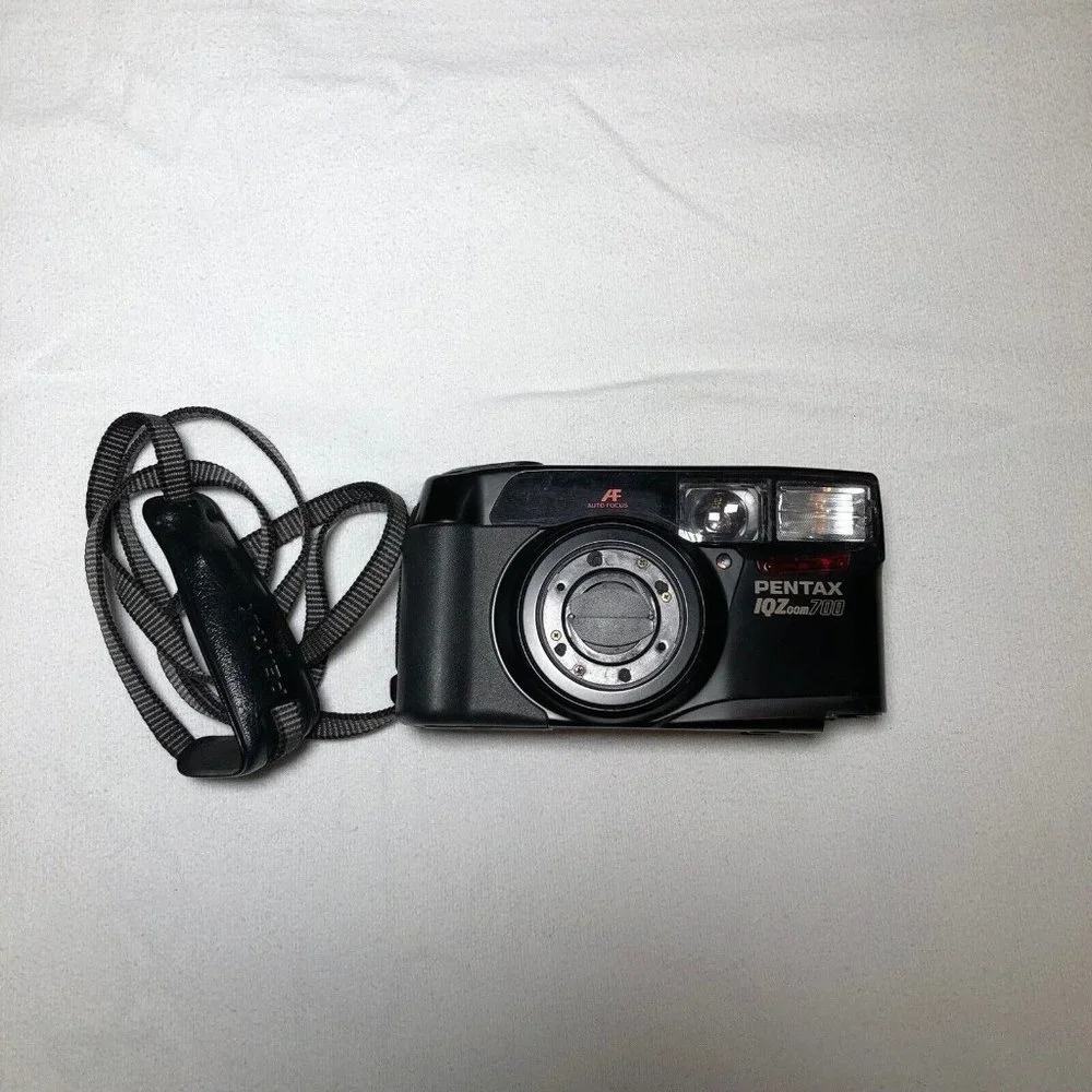 Pentax IQ Zoom 700 35mm film camera ***PARTS ONLY ***