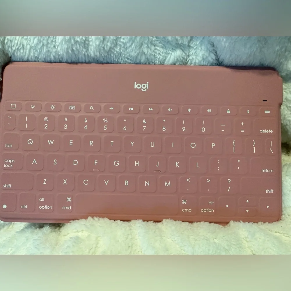 LOGITECH BLUETOOTH WIRELESS MINI KEYBOARD FOR APPLE DEVICES IN PINK