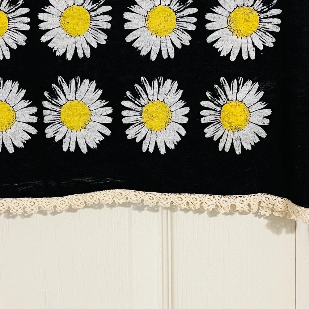 Chloe K Daisy Rayon Long Sleeve Small White Yellow Daisies Sweater Crop Top