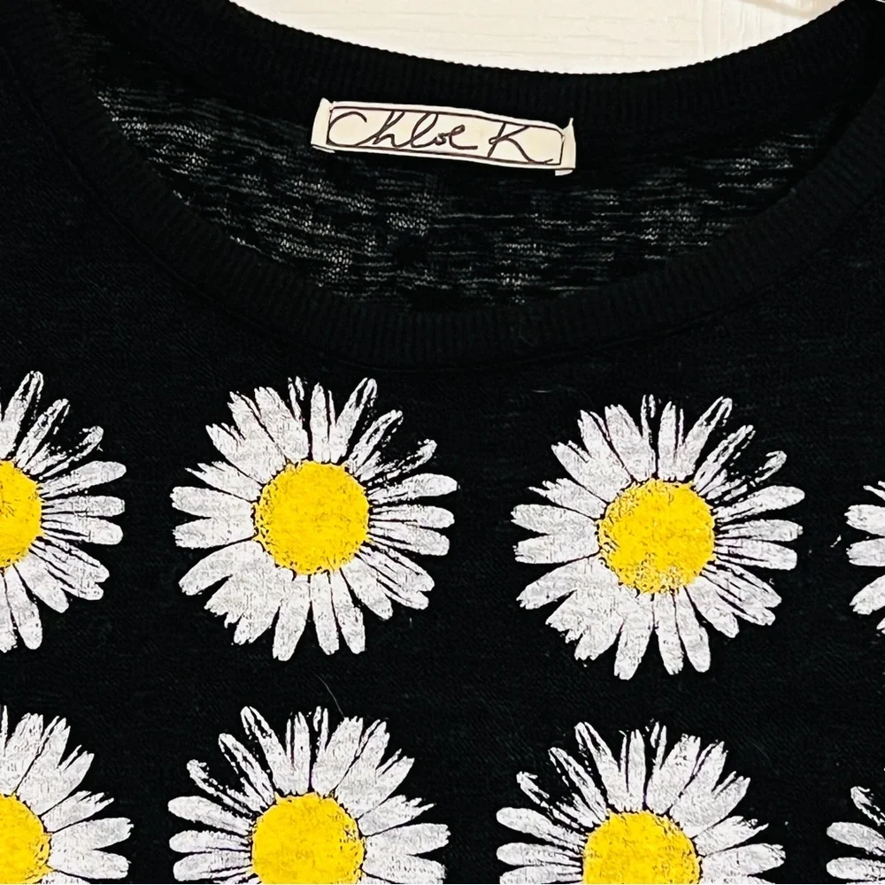 Chloe K Daisy Rayon Long Sleeve Small White Yellow Daisies Sweater Crop Top
