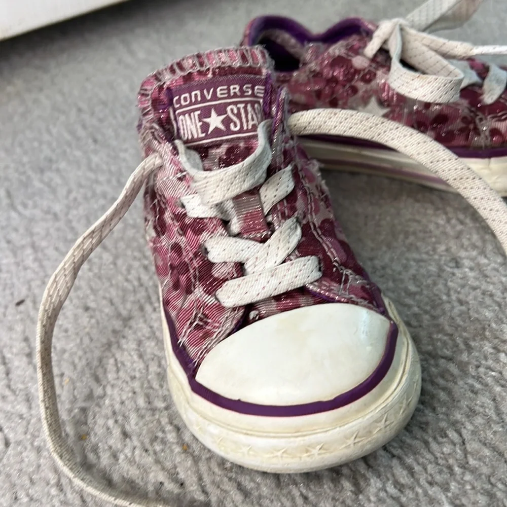 Converse One Star Purple Flower Tie Low Tops, Size 6