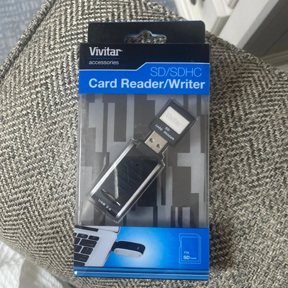 NEW Vivitar SD/ SDHC Card Reader/ Writer
