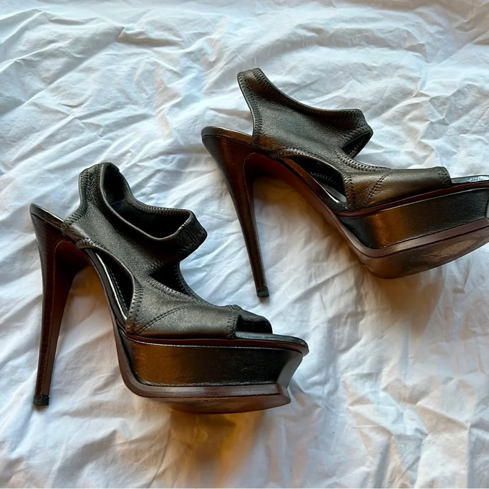 Gorgeous YSL Yves Saint Laurent Platform Heels Pewter -Silver Gray- beautiful!