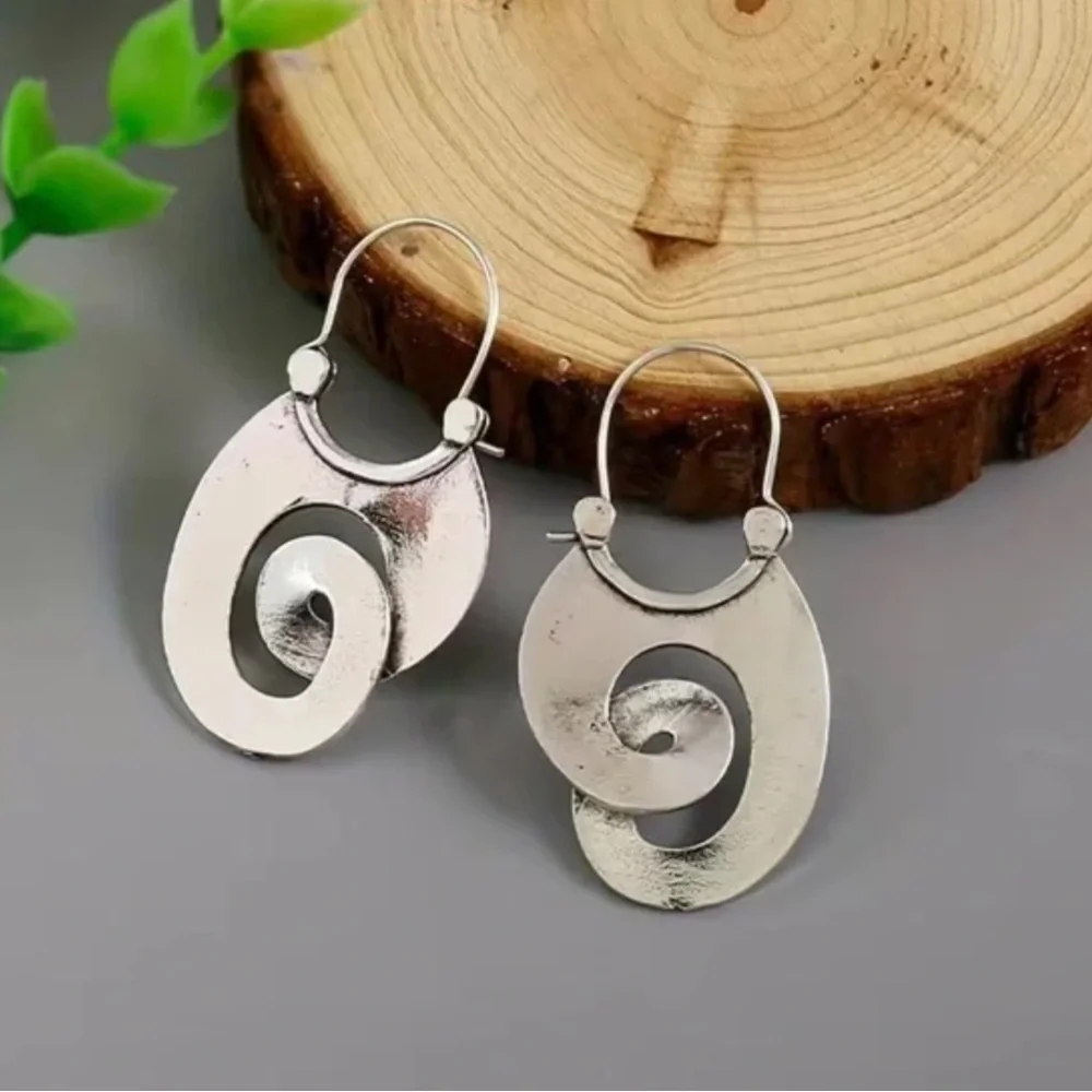 NWT Trendy Silver Tone Spiral Swirl Bohemian Pierced Dangle Earrings!