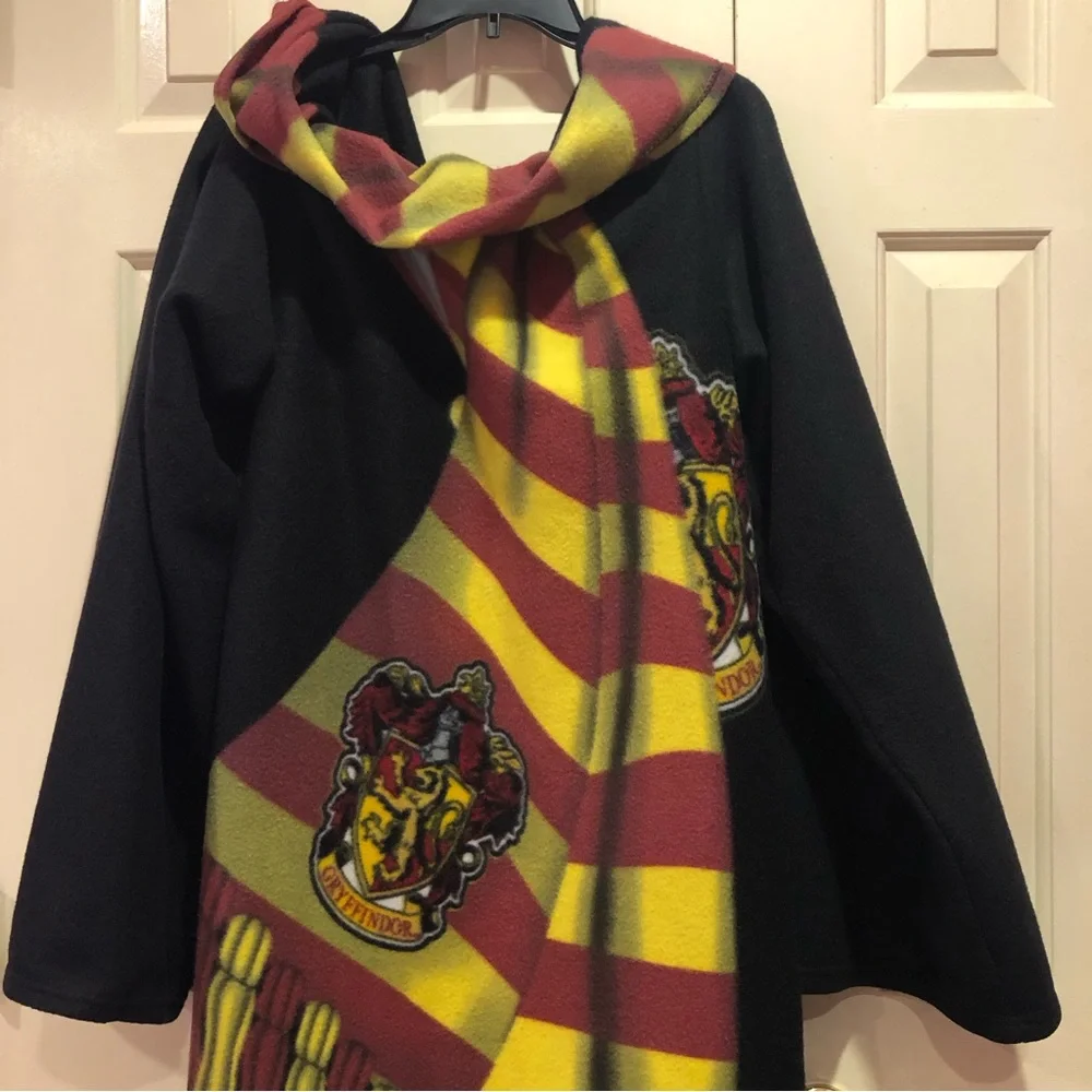 Harry Potter Wearable Adult Blanket With Sleeves Unisex with Hogwarts socks