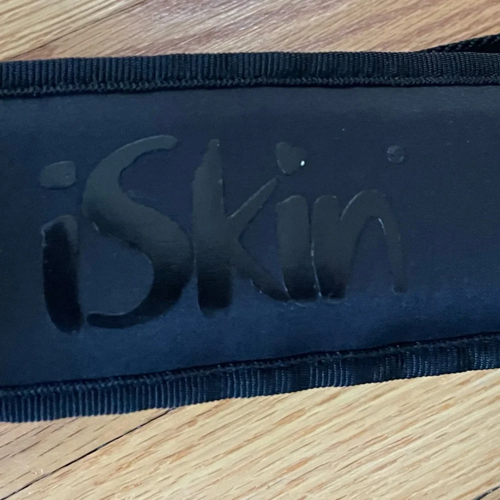 iSkin Black Ninja Laptop Computer Messenger Bag NWOT Quilted Inner Cover