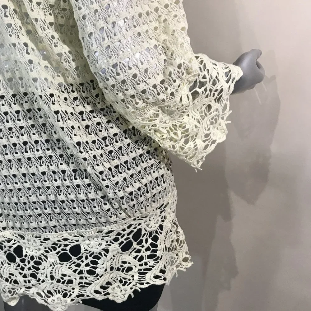 Umgee Women's Medium Open Knit Tunic Top Creamy Beige Off White Lace Detail Bell