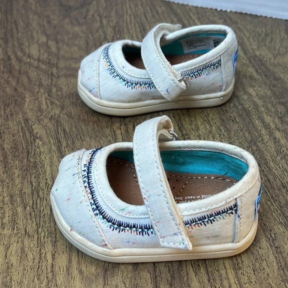 Toms Mary Jane White Canvas With Colorful Design Size T2