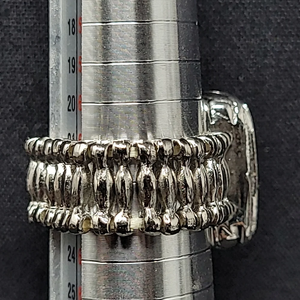 SILVER TONE METAL WITH A LARGE CLEAR RHINESTONE STRETCH RING (COSTUME JEWELRY)