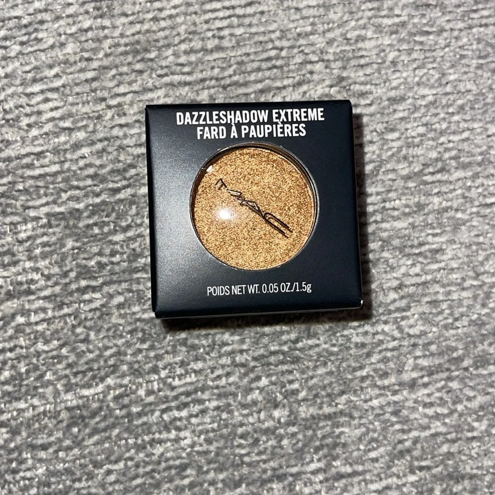 MAC Cosmetics eye shadow
