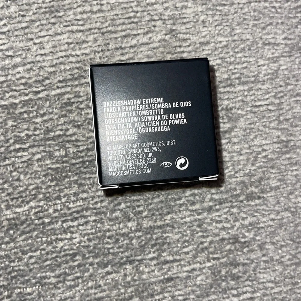 MAC Cosmetics eye shadow