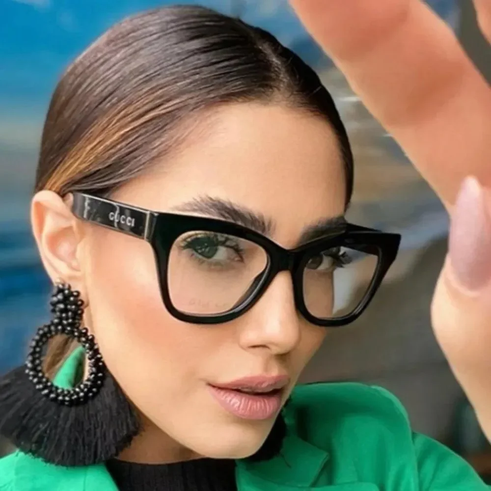 Gucci model temples pink
