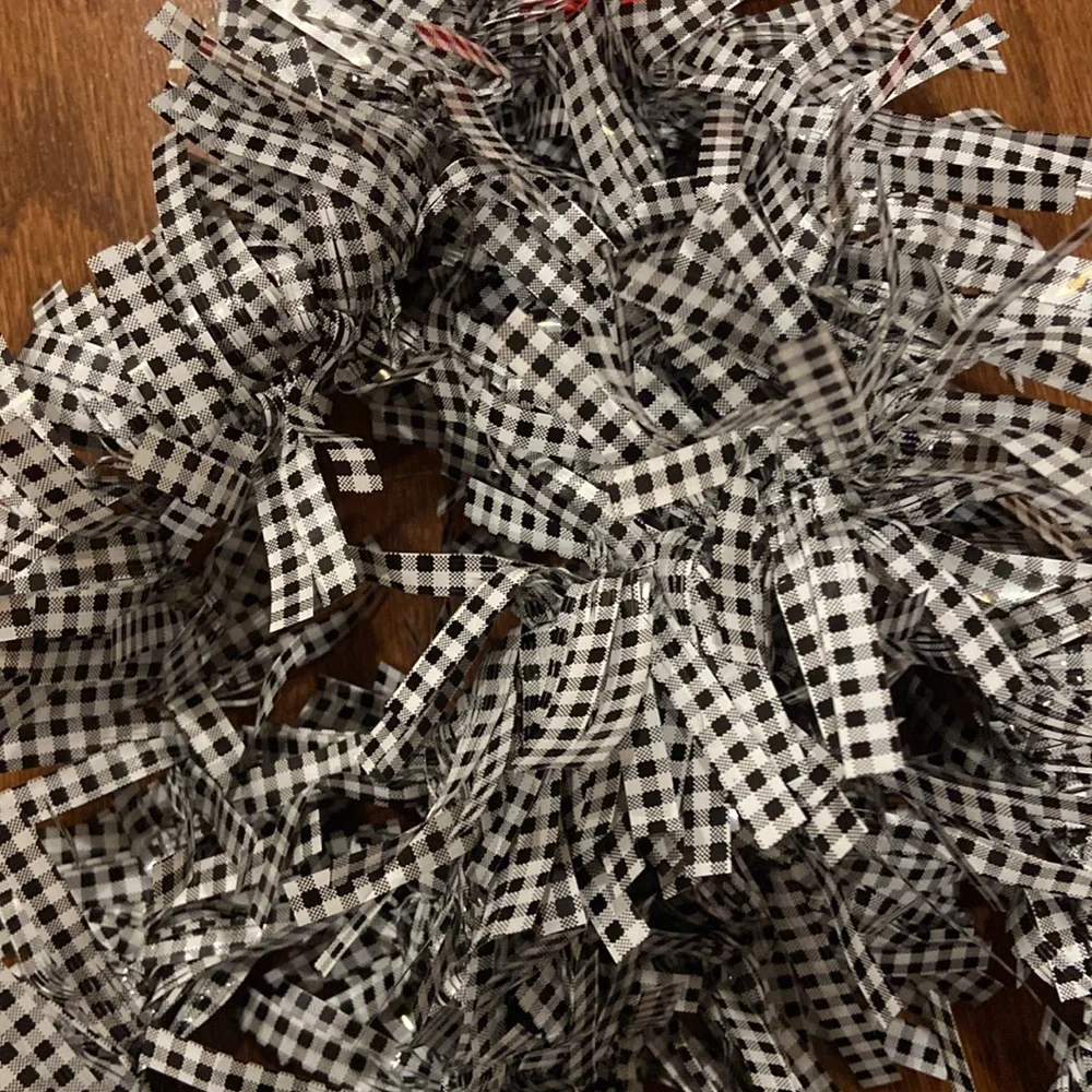 🧡 tinsel garland