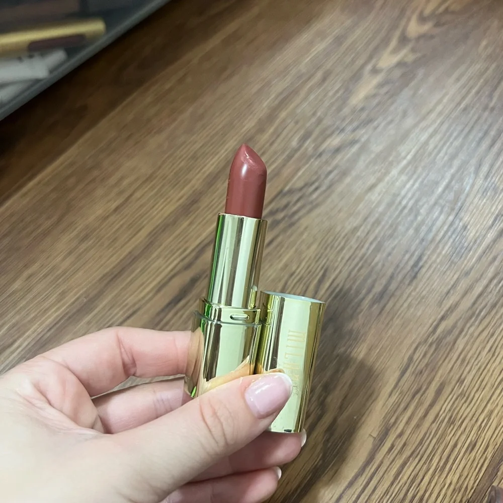 Milani naturally chic