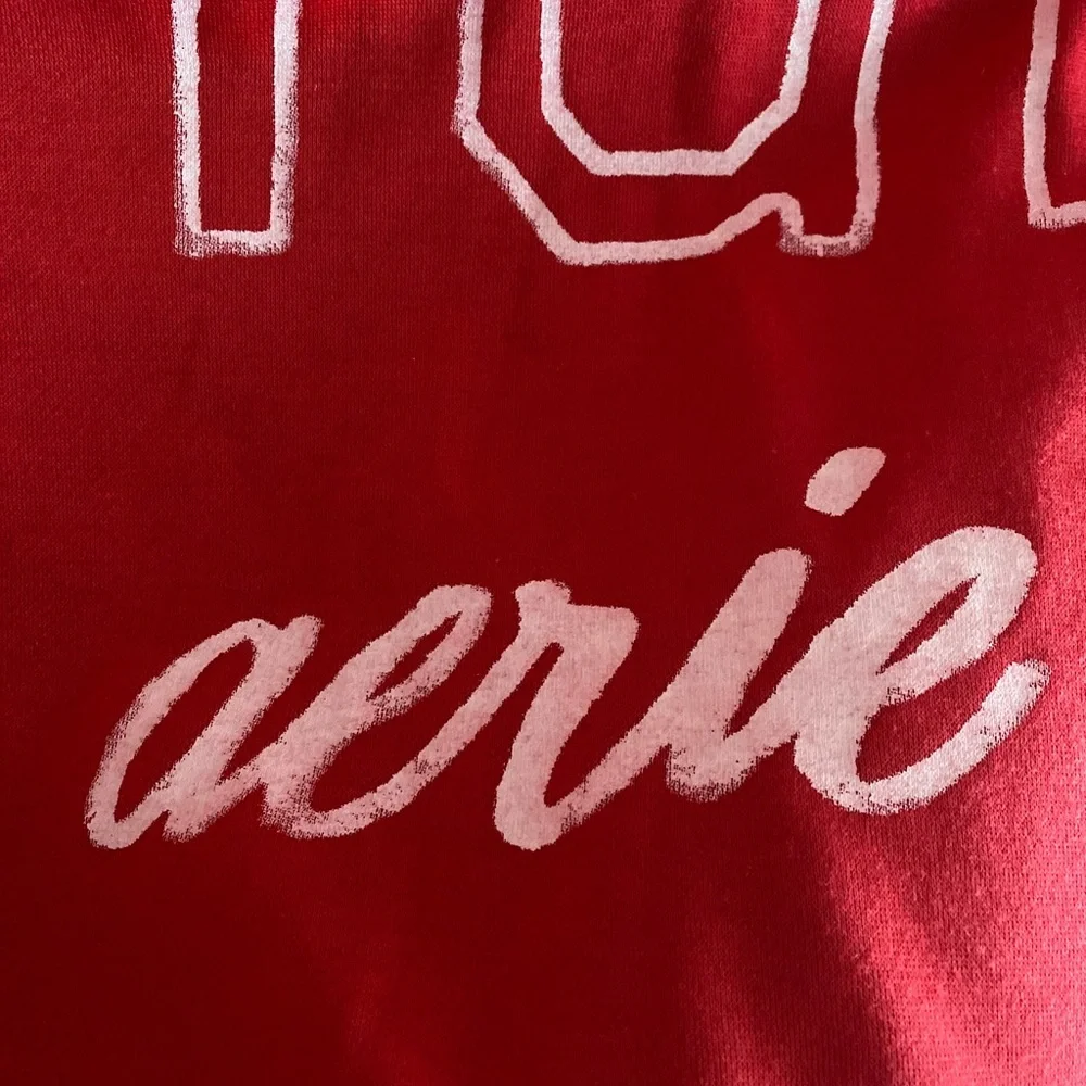aerie red white