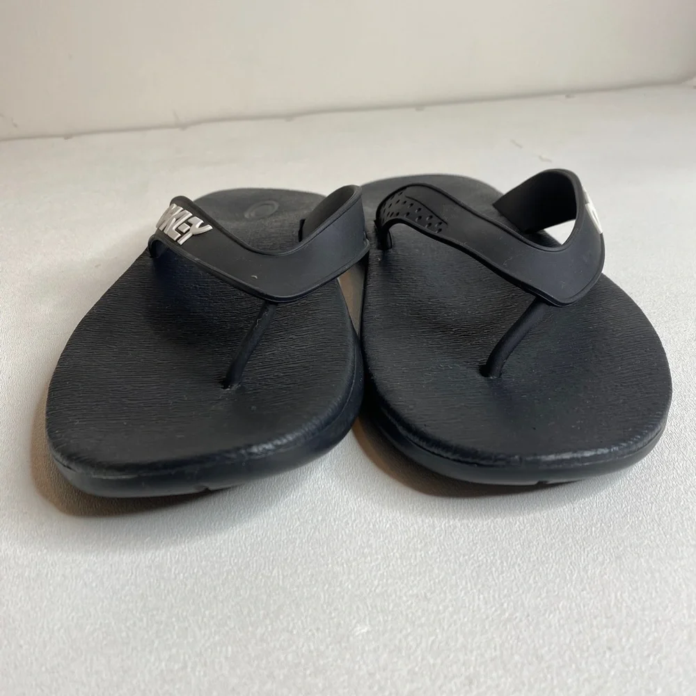 NWOT Oakley B1B Flip Flop black sandals men’s size 13