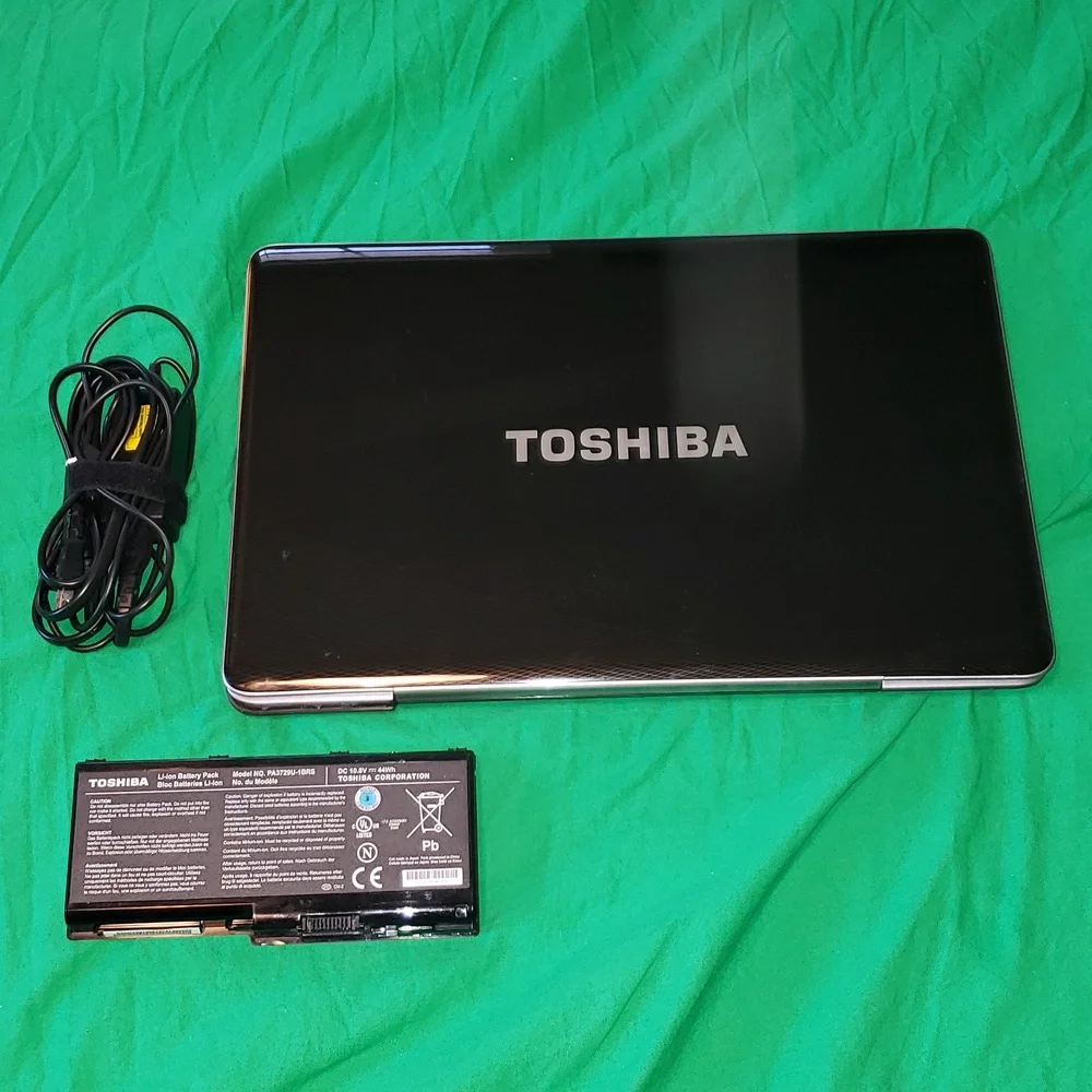 Toshiba Satellite P5050 Laptop Broken Parts Only Charger and Battery Included