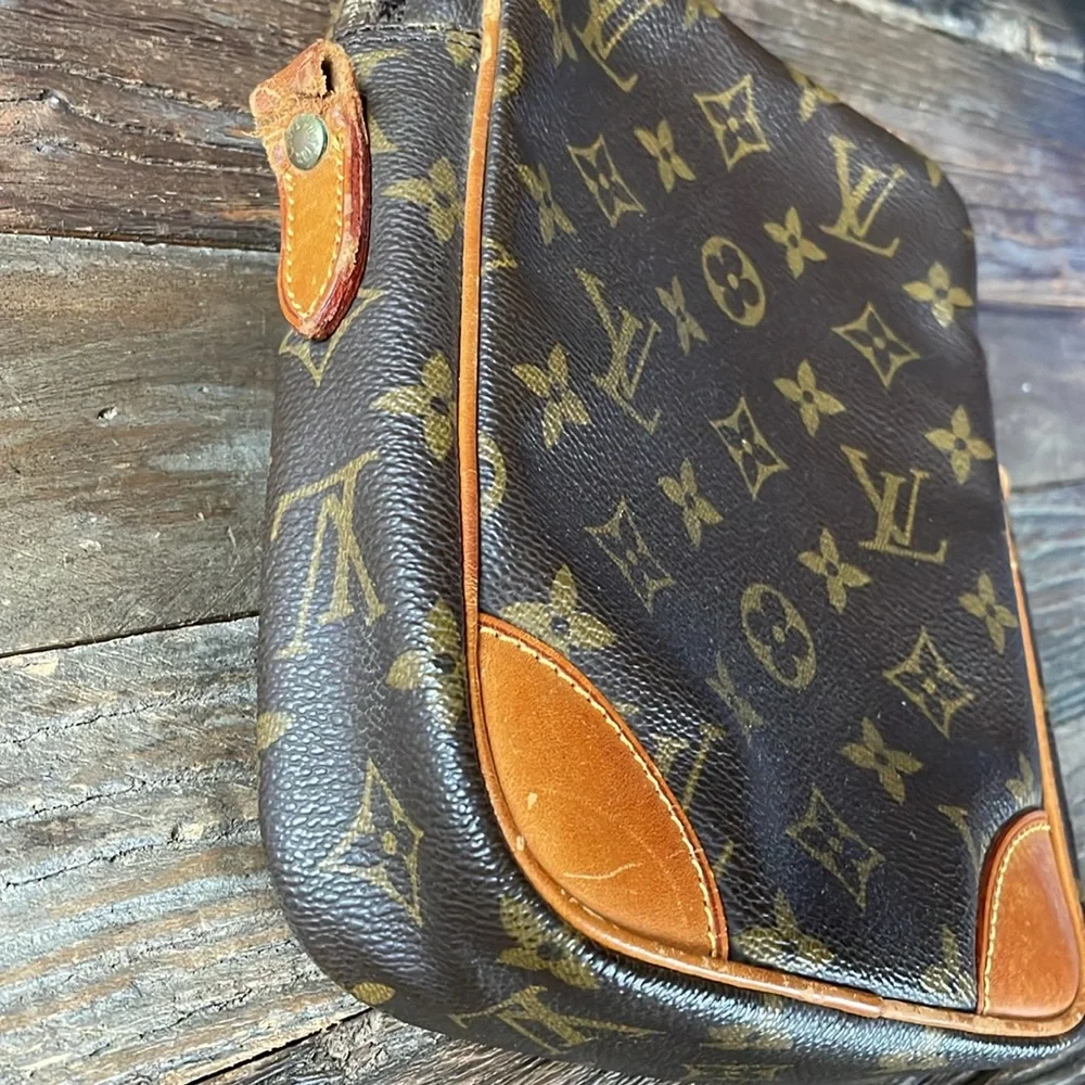 Louis Vuitton looking bag