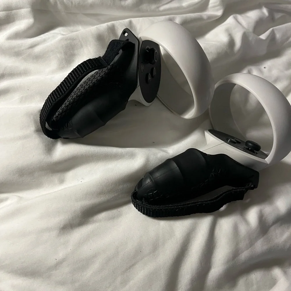 Oculus quest 2 - used - perfect condition - elite head strap - controller grips