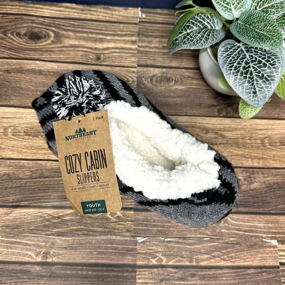 NWT Northeast Outfitters Youth Cozy Cabin Zebra Slippers Size Small (Black)