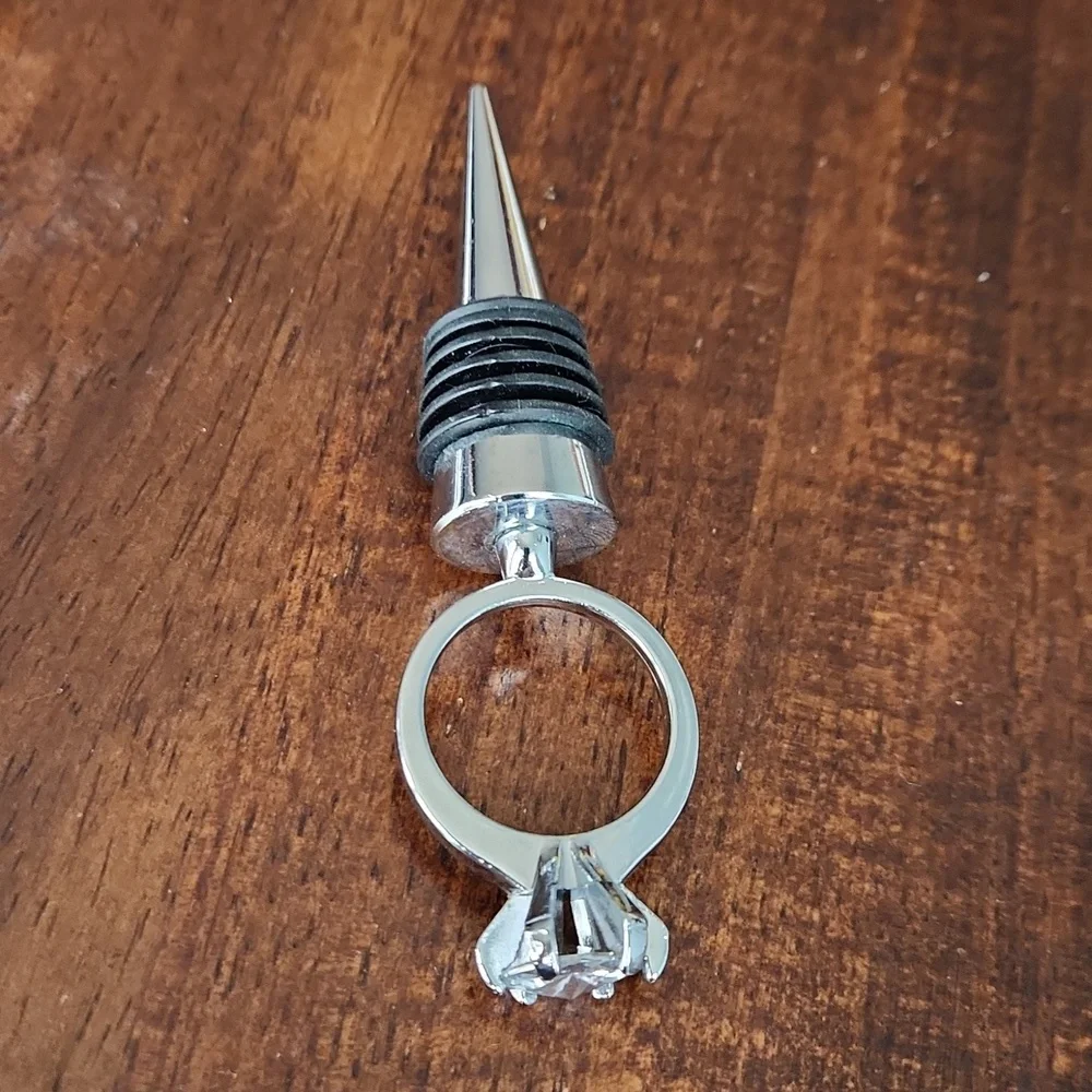 DIAMOND RING BOTTLE STOPPER.