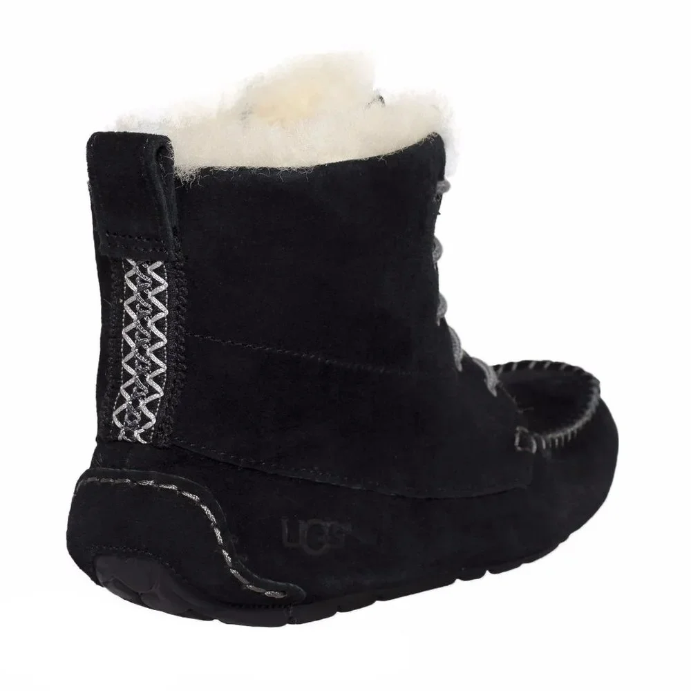 UGG label us