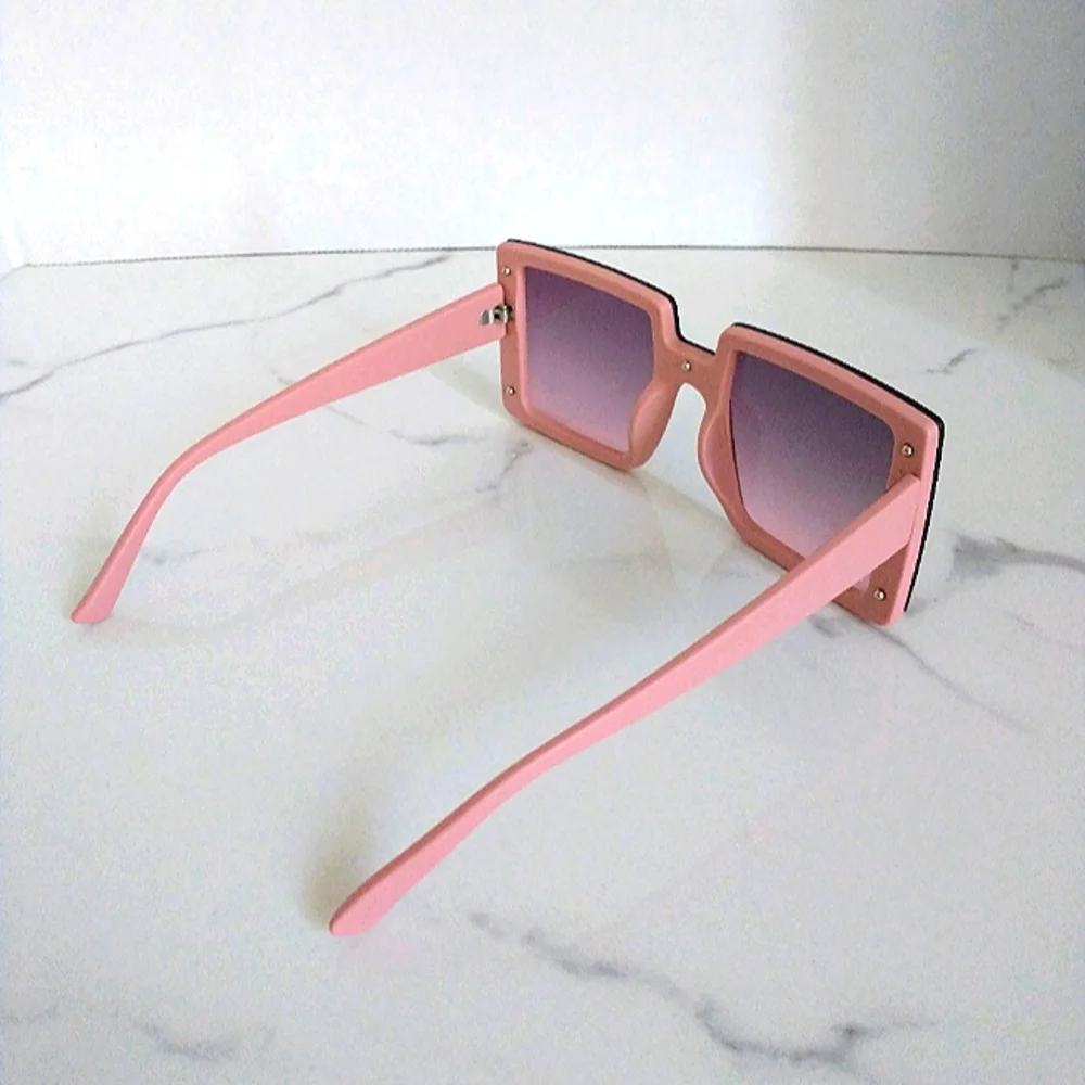 New Boutique Women's Square Oversized Sunglasses