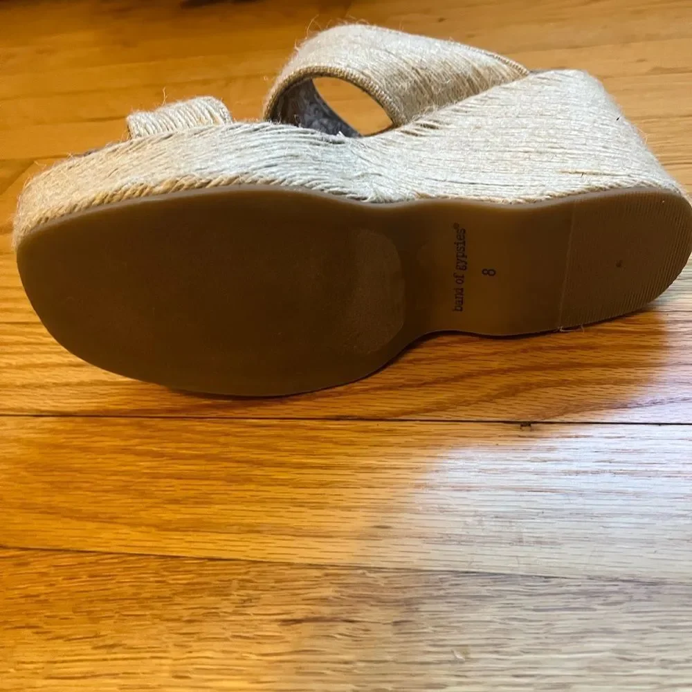 Gently used Band of Gypsies 4 inch Wedges Size 8 - good condition!