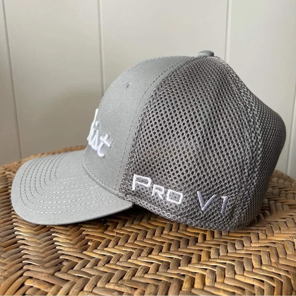 Titleist Pro V1 FJ New Era flex fit medium - large hat cap