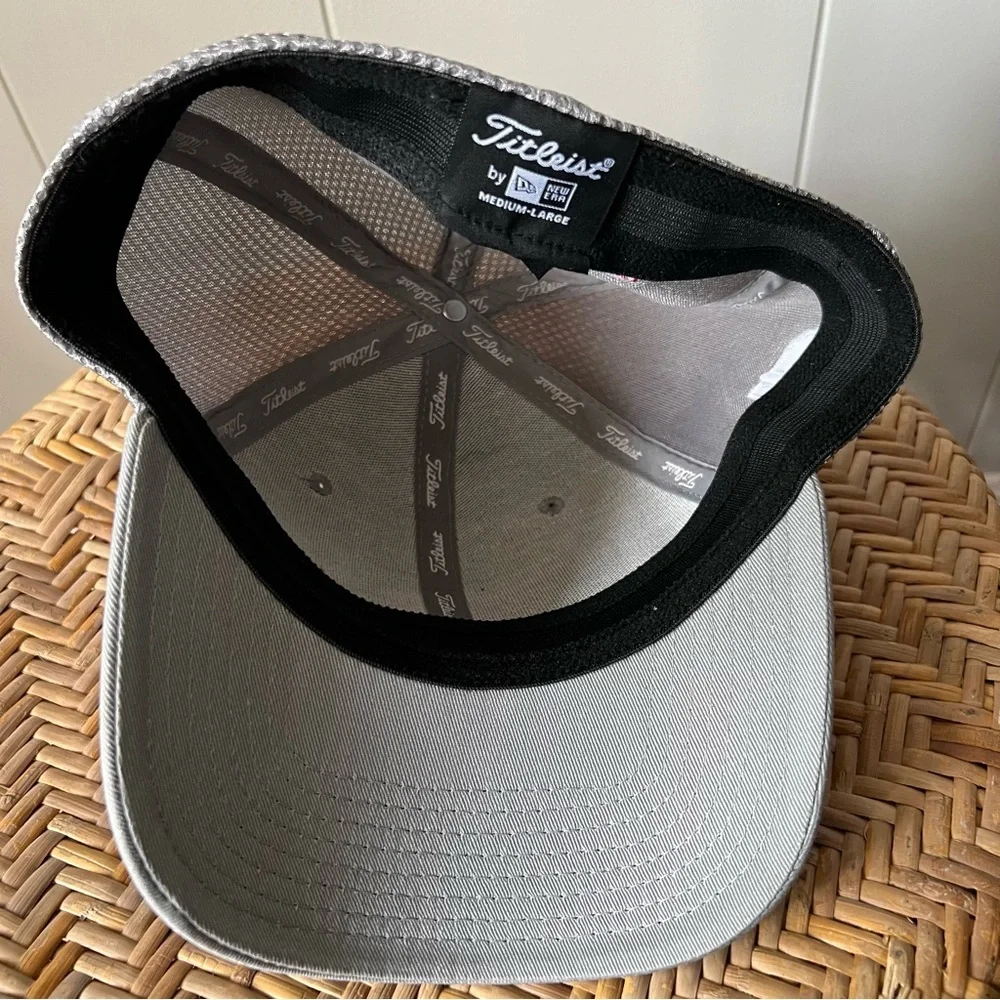 Titleist Pro V1 FJ New Era flex fit medium - large hat cap
