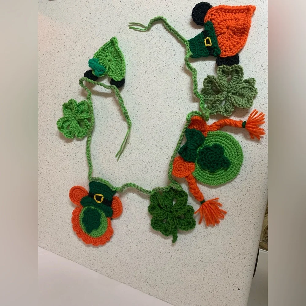 St Patrick Micky Minnie Boy & Girl Leprechaun Shamrock New Garland