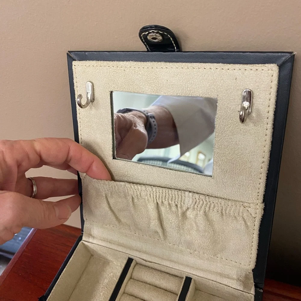 Compact leather lined jewelry box