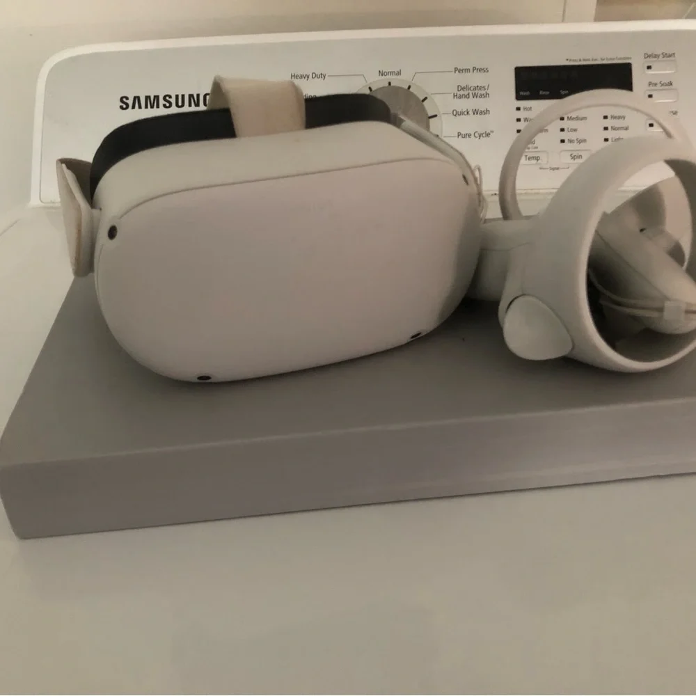 (Used) Oculus Meta Quest 2