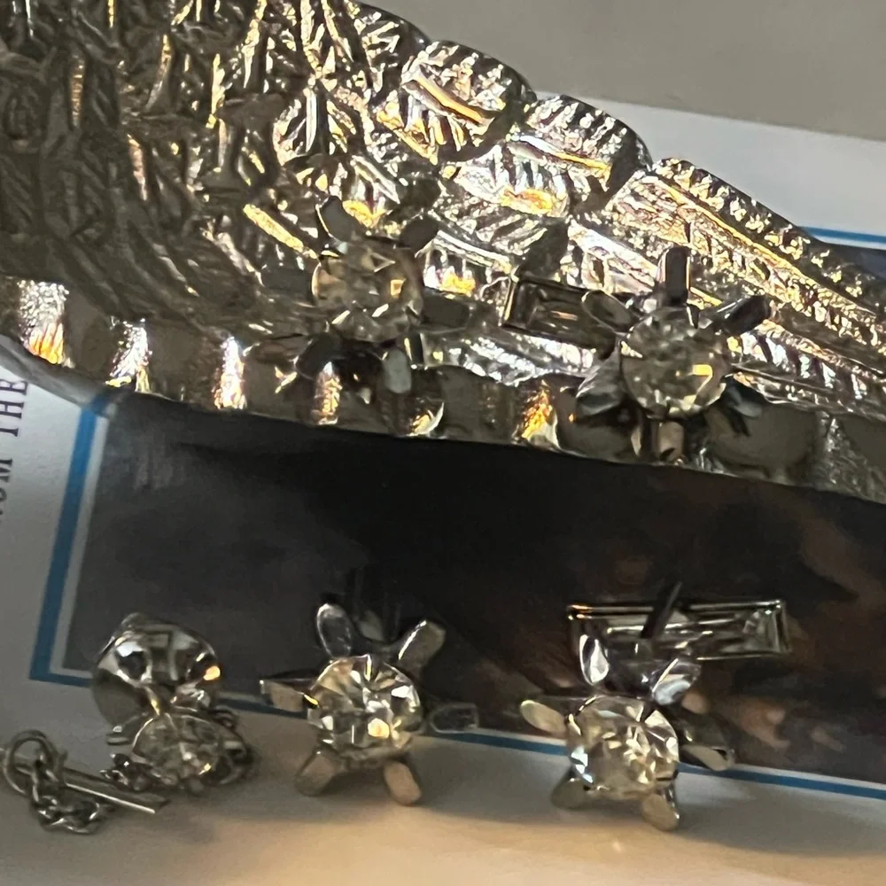 Unmarked Beauty estate jewelry