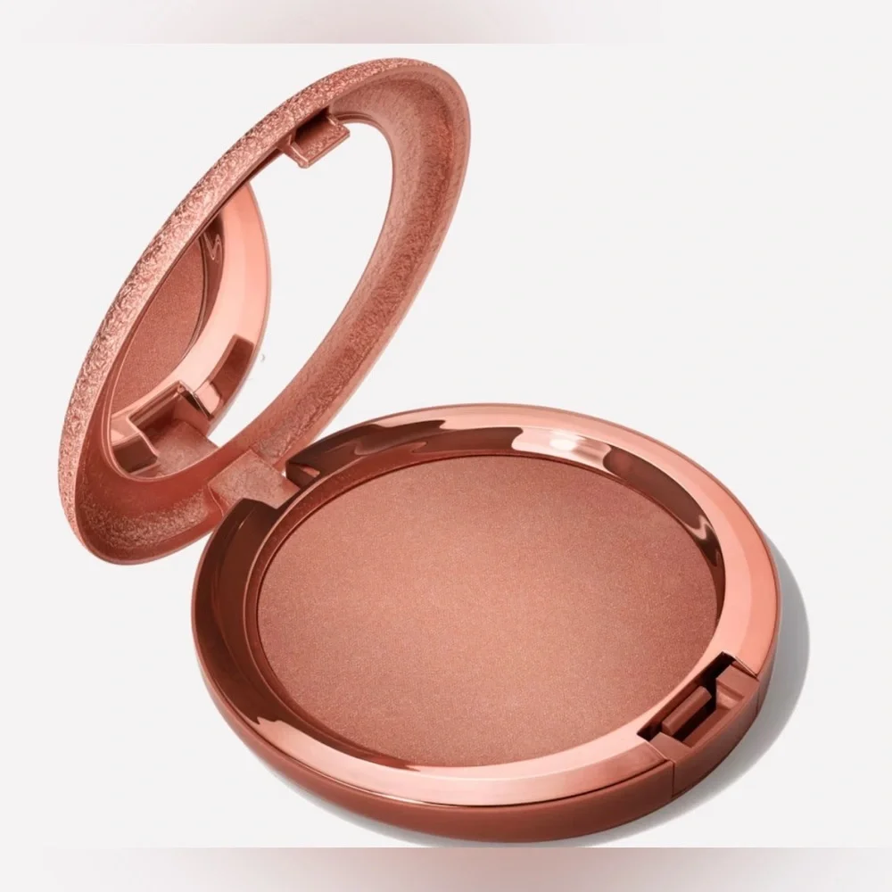 MAC Cosmetics color radiant