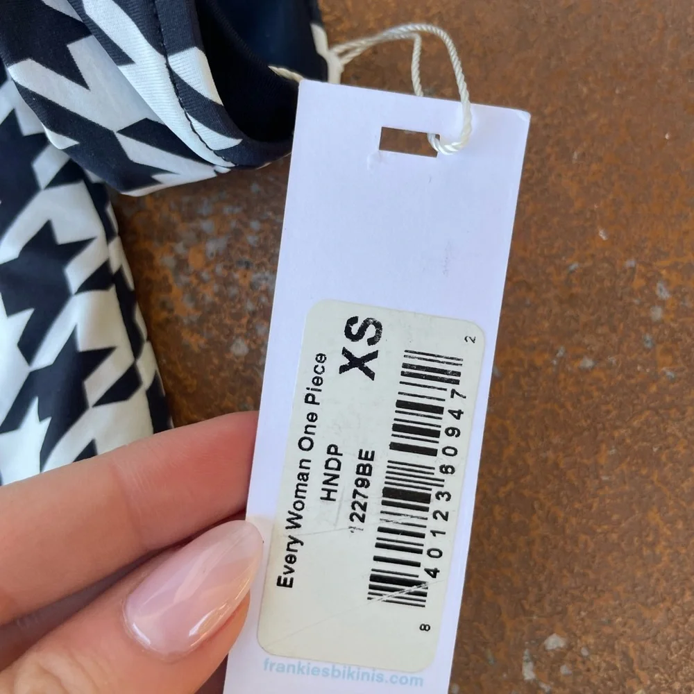 nwt frankie’s