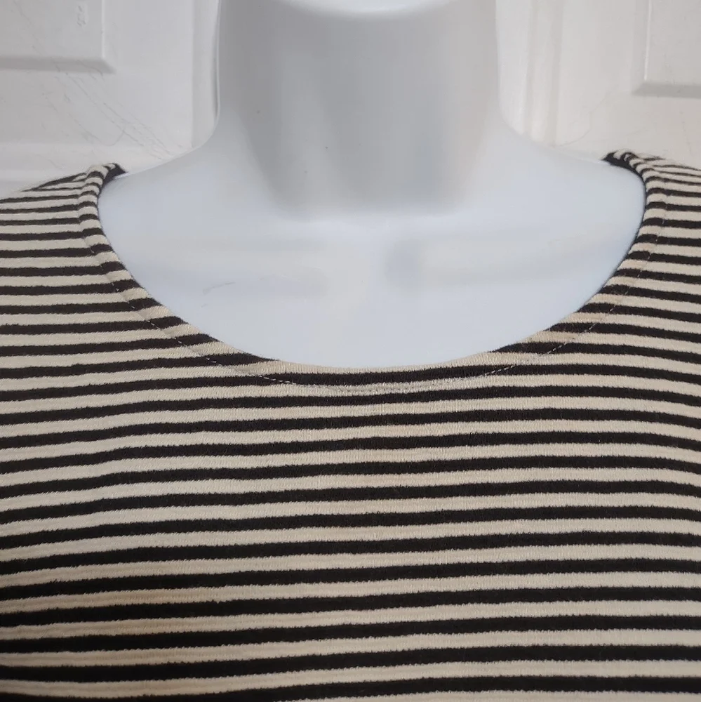 Anthropologie excellent keyhole round