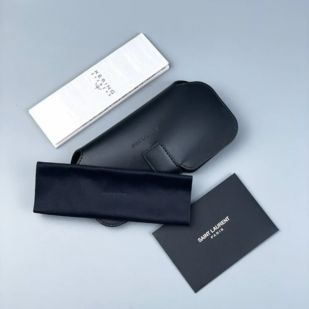 Saint Laurent 68 gender