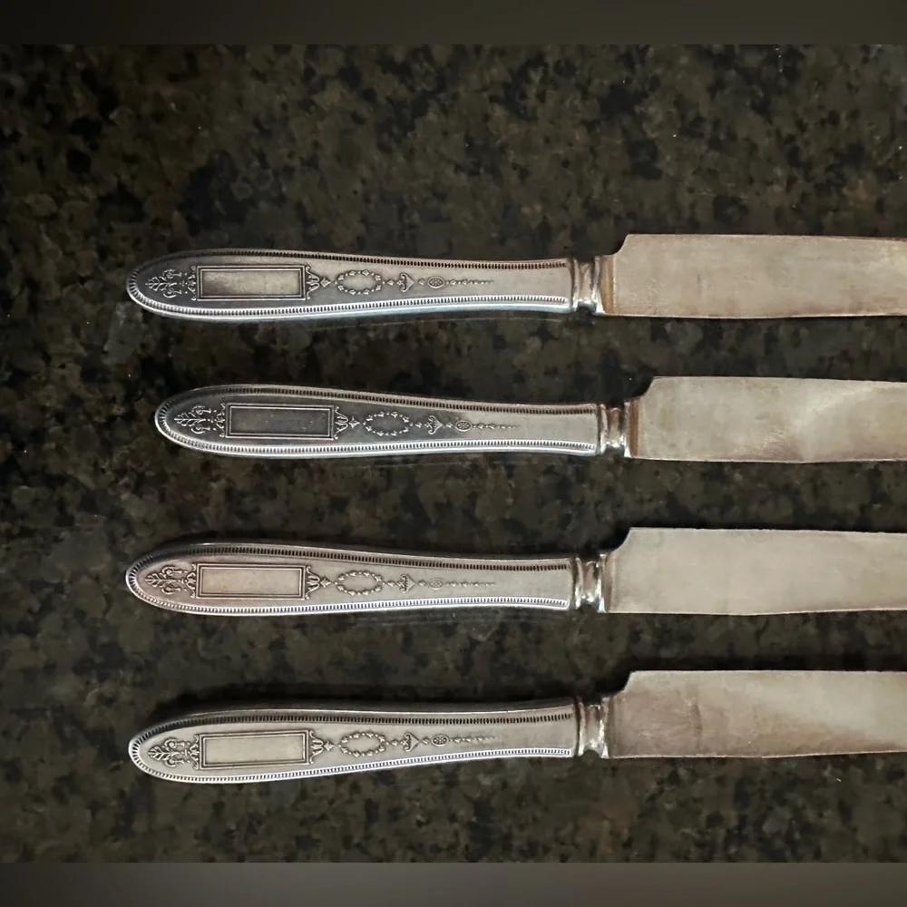 4, 1921 Grosvenor “Community” Oneida SilverPlate Knives - Great condition