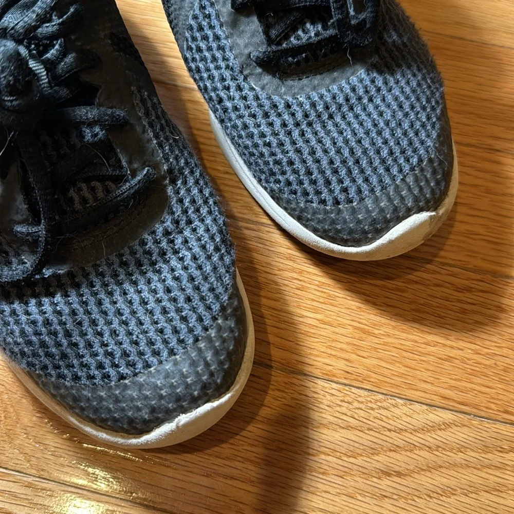 Nike size very white