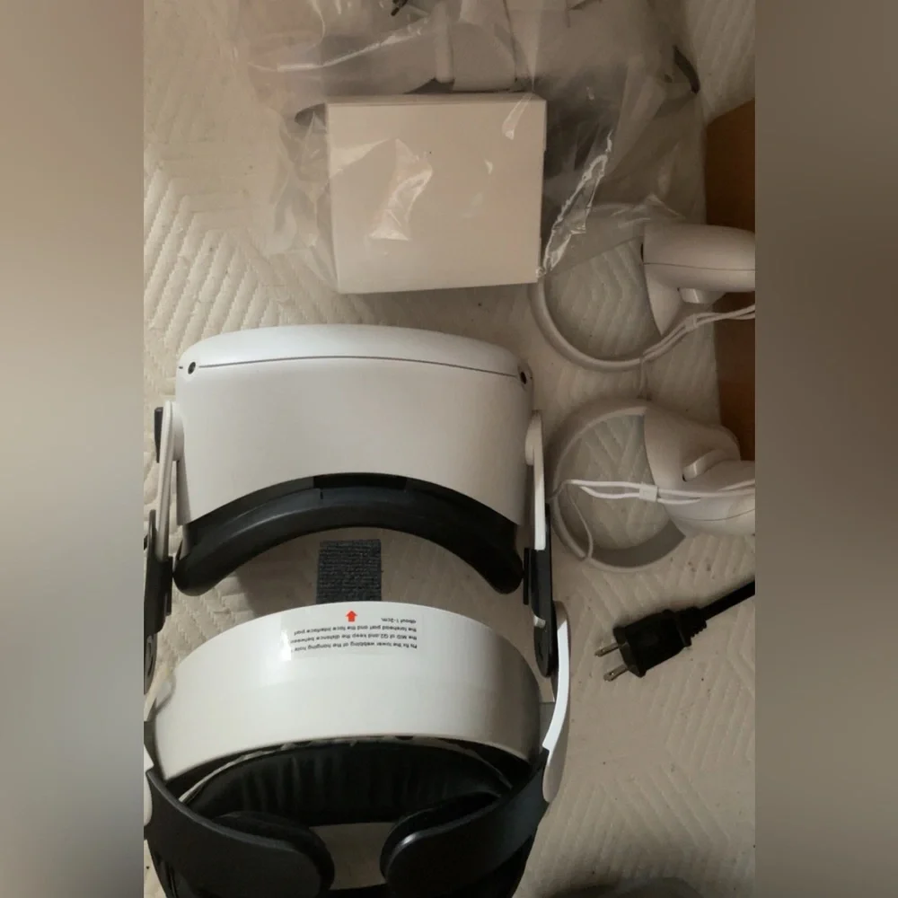 Oculus quest 2 256GB with headstrap and battery pack