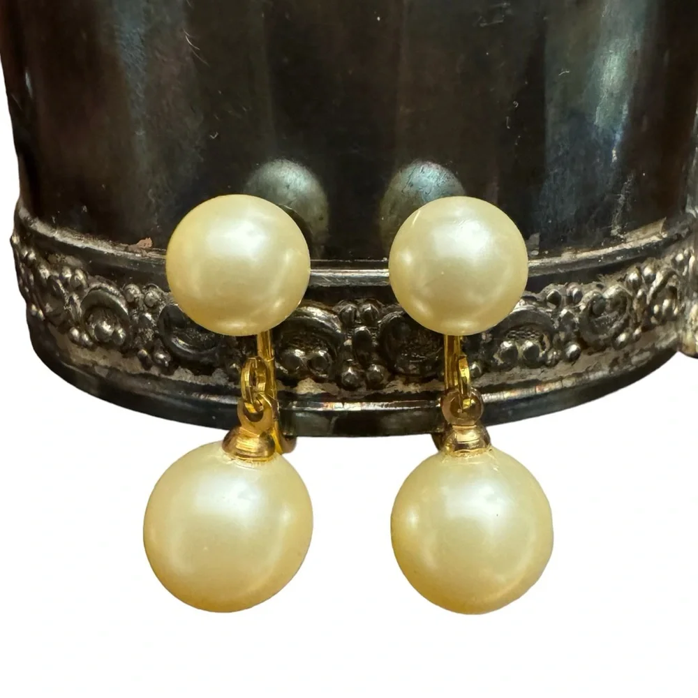 Vintage 1950s Faux Pearl Clip On Earrings