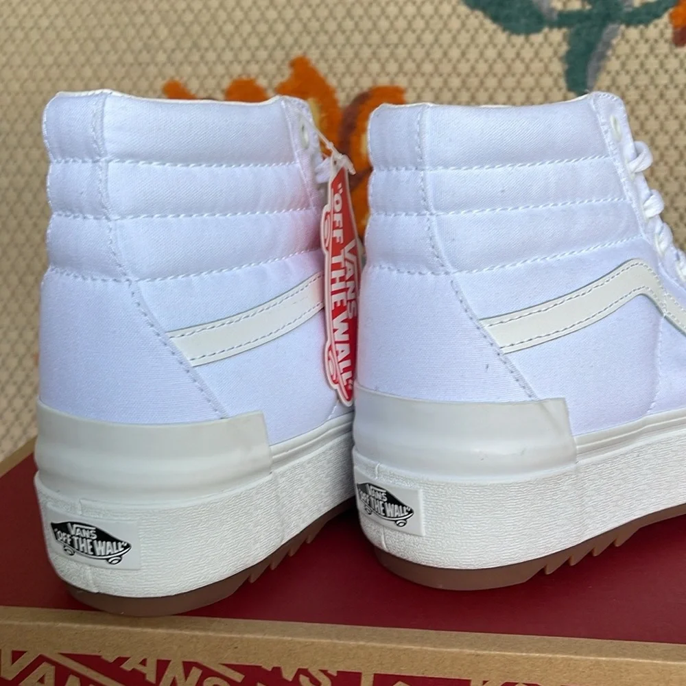 white vn0a4btwl5r platform