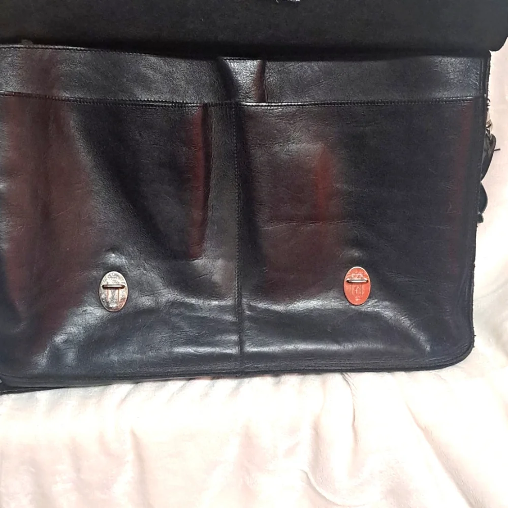 Roots strap safe