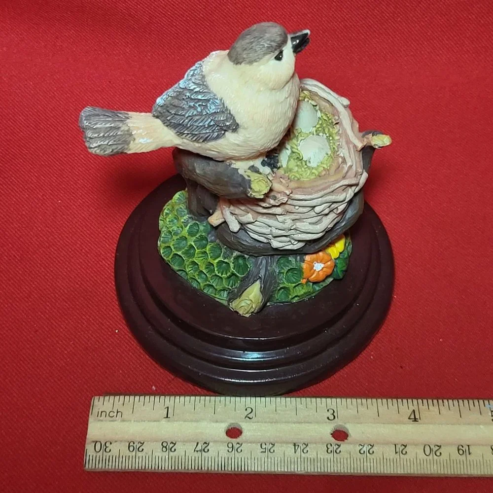 VTG Polystone Bird Perched on Nest of Eggs Figurine Home Decor
