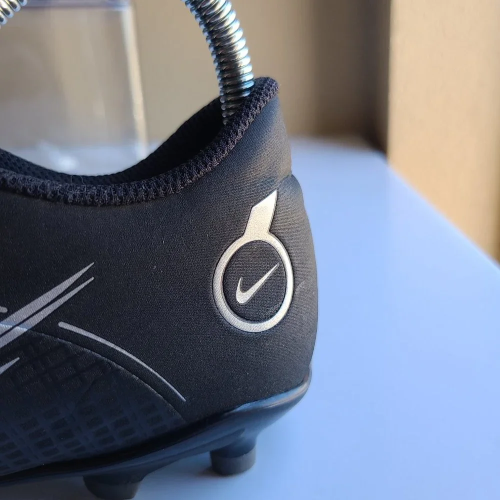 Nike Mercurial Vapor 14 Club FG Soccer (Black/Metallic Silver) Big kids Size 6